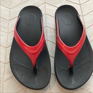 Red Oofos Sift Sandals